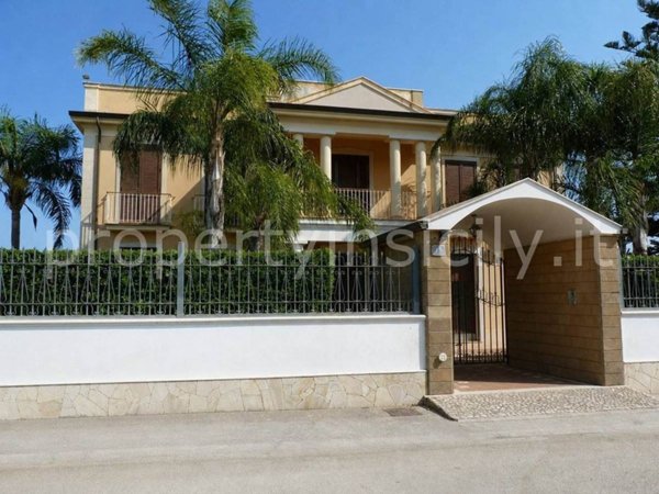 casa indipendente in vendita ad Avola in zona Chiusa di Carlo