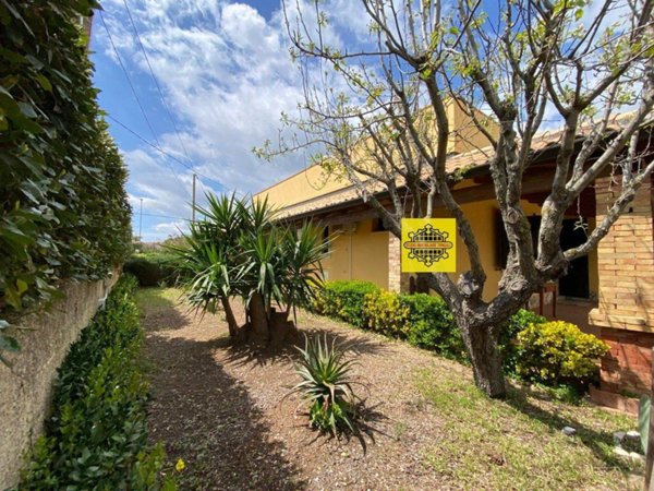 casa indipendente in vendita ad Avola in zona Montagna