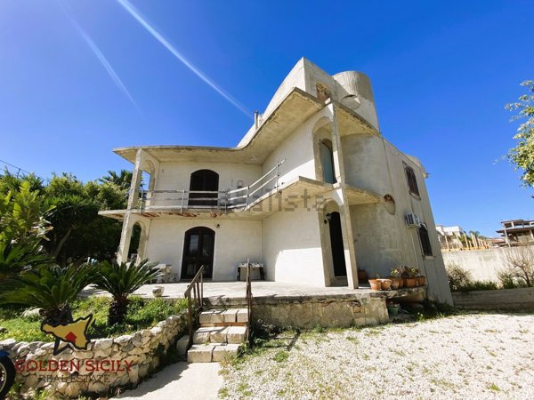 casa indipendente in vendita ad Avola in zona Falaride