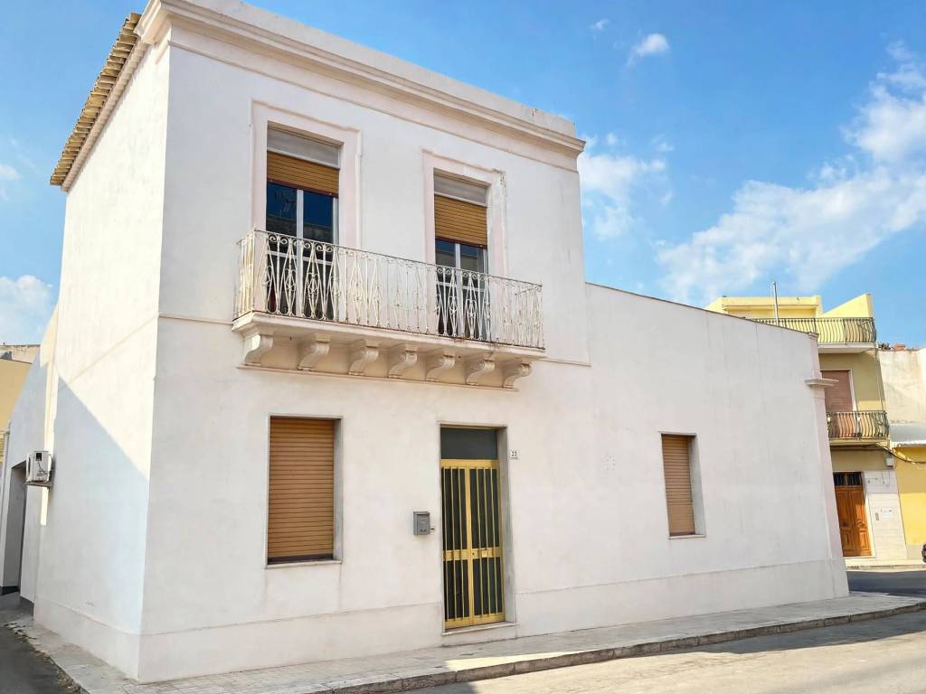 casa indipendente in vendita ad Avola
