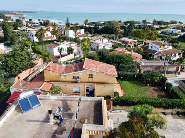 casa indipendente in vendita ad Avola in zona Gallina
