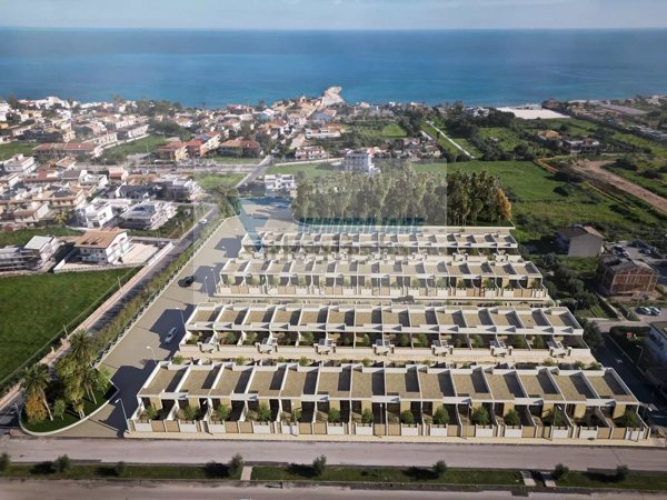 casa indipendente in vendita ad Avola in zona Falaride