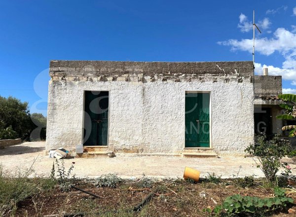 casa indipendente in vendita ad Avola in zona Gallina