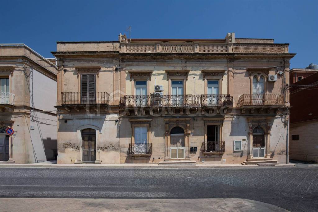 casa indipendente in vendita ad Avola