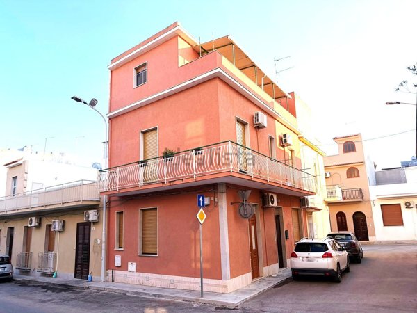 casa indipendente in vendita ad Avola