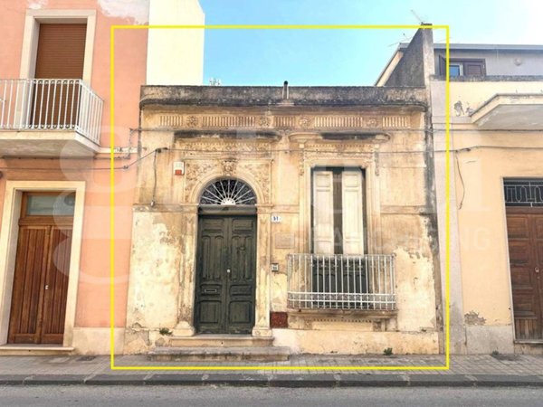 casa indipendente in vendita ad Avola