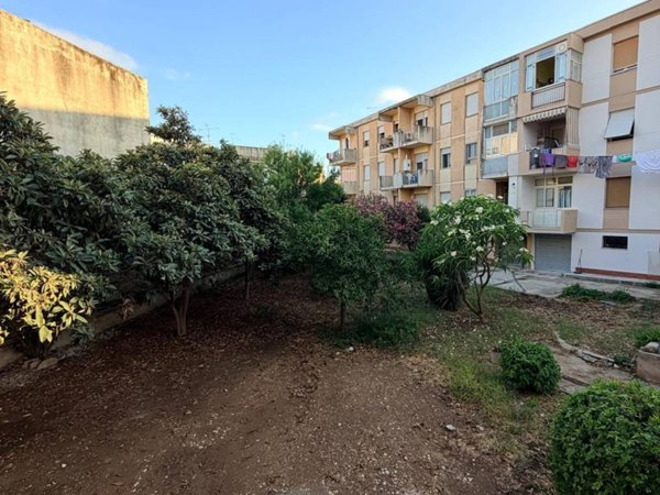 appartamento in vendita ad Avola in zona Falaride