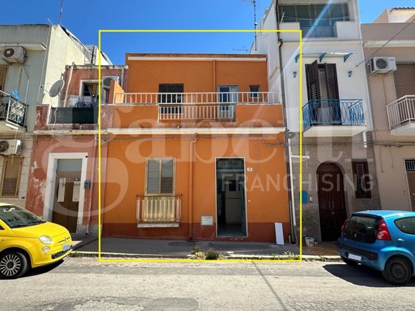 casa indipendente in vendita ad Avola