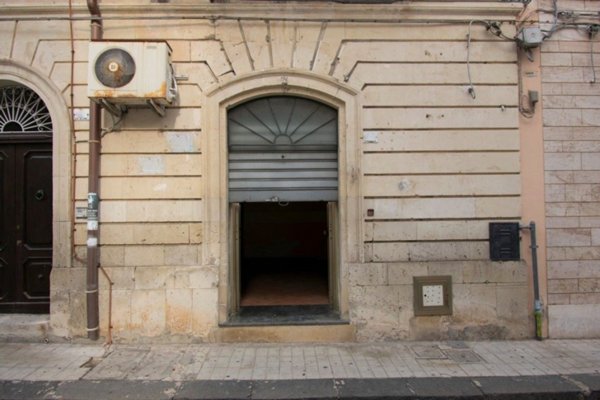 locale commerciale in vendita ad Avola