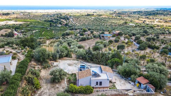 casa indipendente in vendita ad Avola