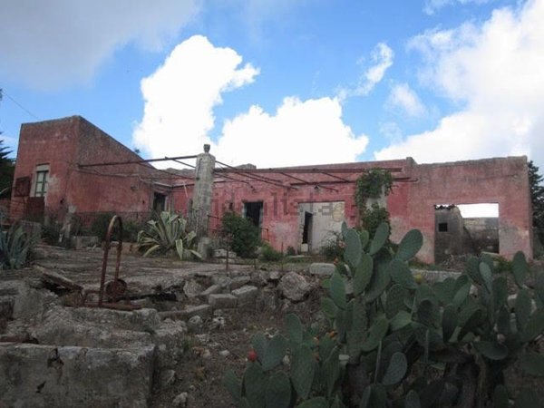 casa indipendente in vendita ad Avola in zona Montagna