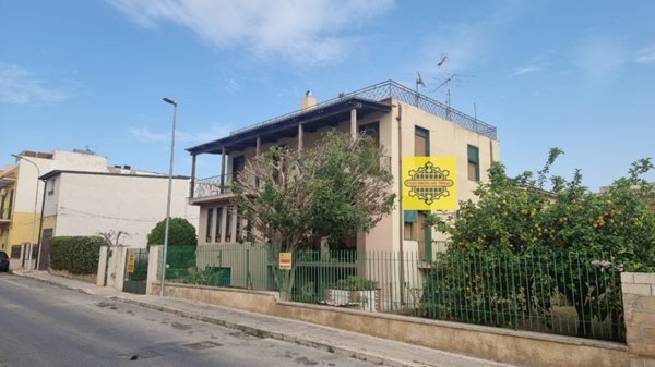 casa indipendente in vendita ad Avola