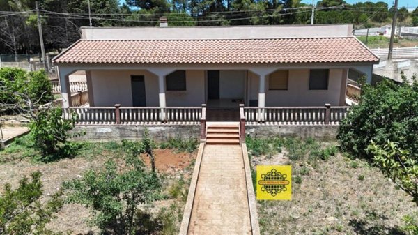casa indipendente in vendita ad Avola in zona Montagna