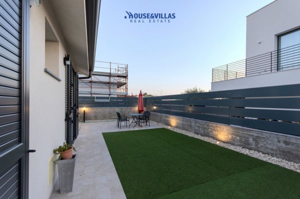 casa indipendente in vendita ad Avola in zona Falaride
