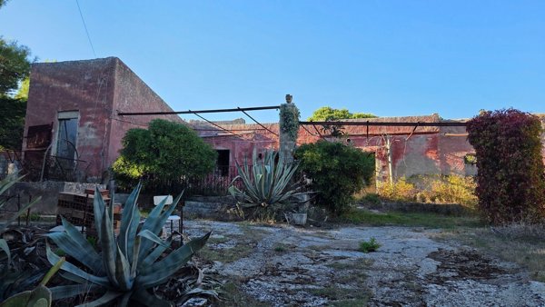 casa indipendente in vendita ad Avola in zona Montagna