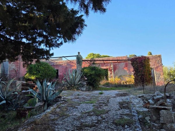 casa indipendente in vendita ad Avola in zona Montagna