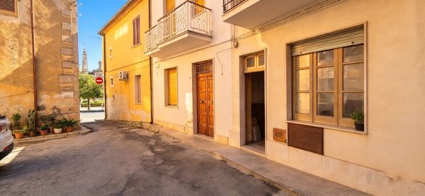 casa indipendente in vendita ad Avola
