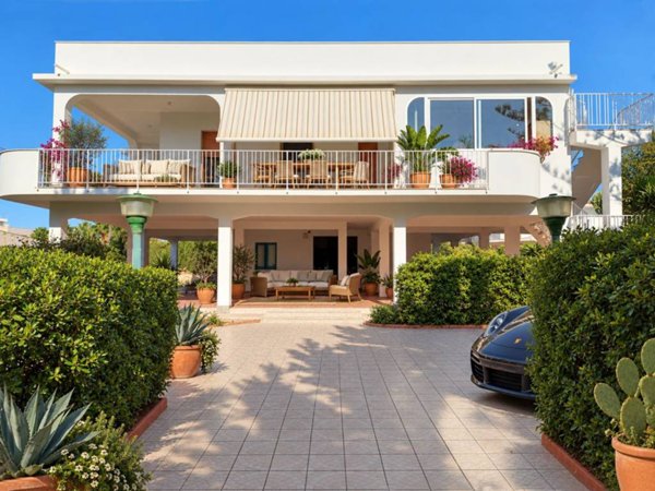casa indipendente in vendita ad Avola in zona Falaride
