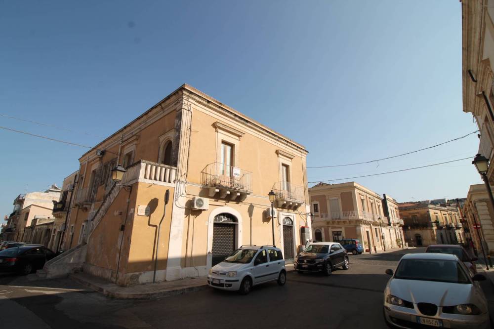 locale commerciale in vendita a Buccheri