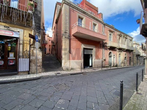 locale commerciale in vendita a Buccheri