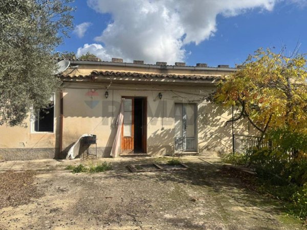 casa indipendente in vendita a Buccheri