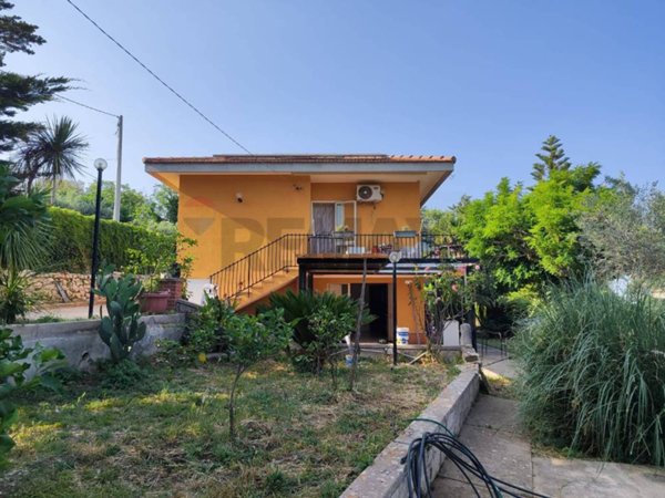 casa indipendente in vendita a Buccheri