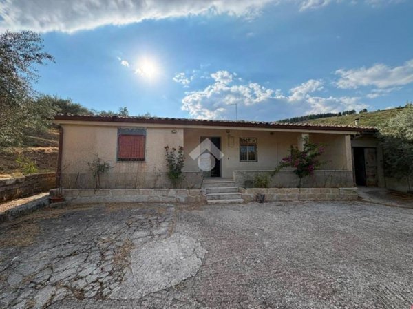 casa indipendente in vendita a Buccheri