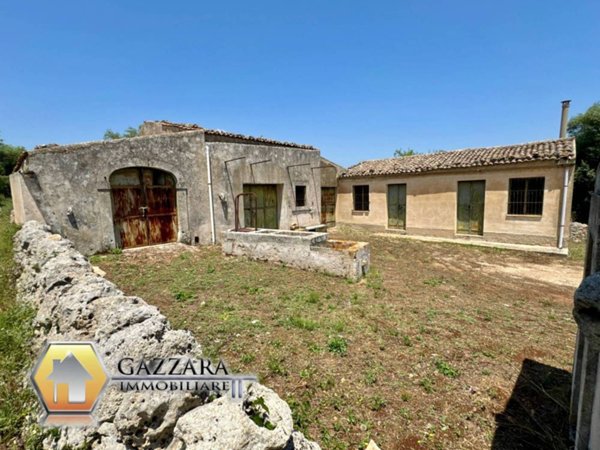 casa indipendente in vendita a Buccheri