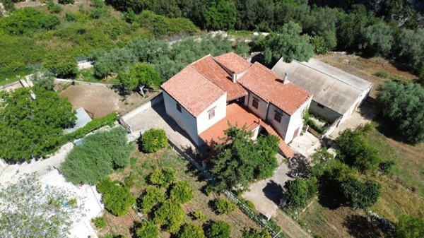 casa indipendente in vendita a Canicattini Bagni