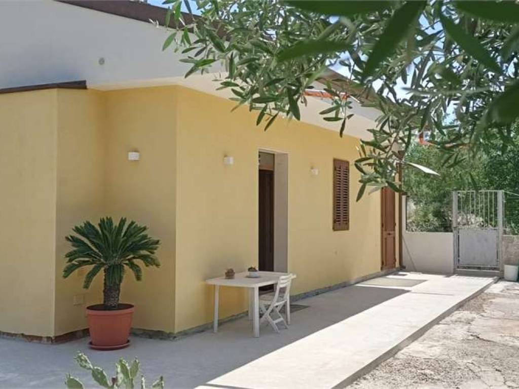 casa indipendente in vendita a Canicattini Bagni