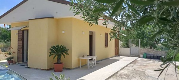casa indipendente in vendita a Canicattini Bagni