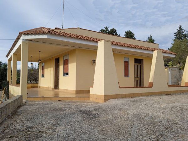 casa indipendente in vendita a Canicattini Bagni