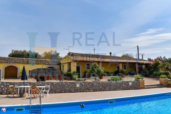 casa indipendente in vendita a Canicattini Bagni