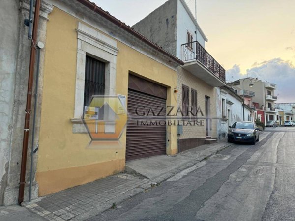 locale di sgombero in vendita a Canicattini Bagni