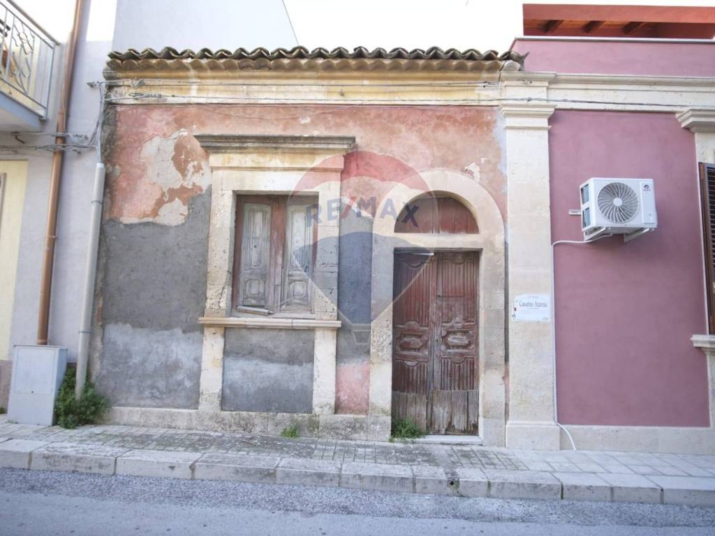 casa indipendente in vendita a Canicattini Bagni