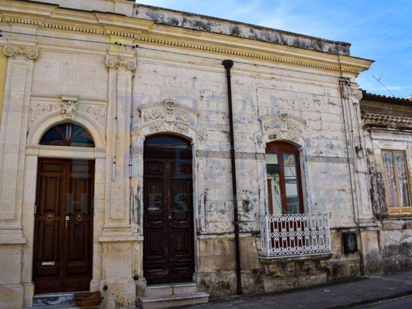 pentavano in vendita a Canicattini Bagni