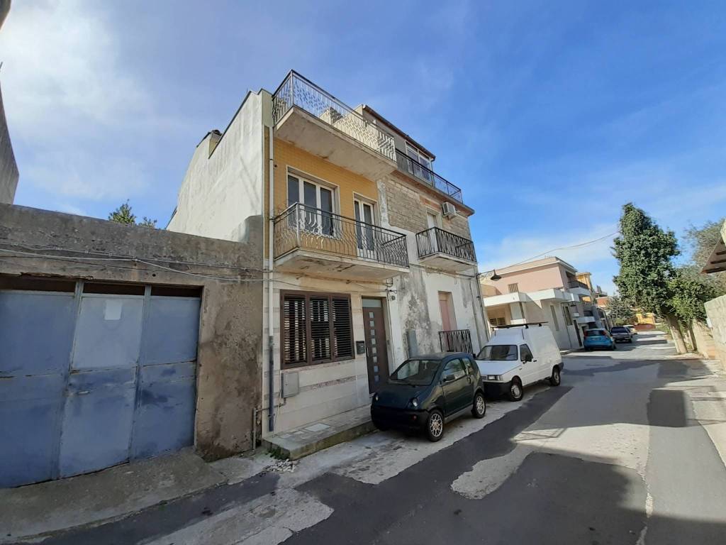 casa indipendente in vendita a Canicattini Bagni