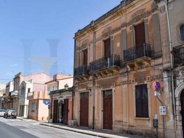intera palazzina in vendita a Canicattini Bagni