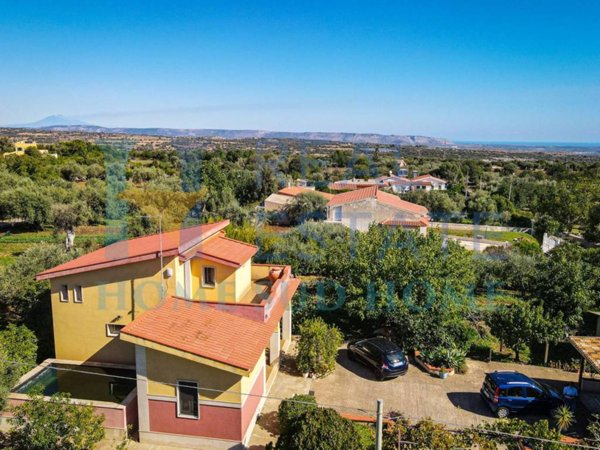 casa indipendente in vendita a Canicattini Bagni