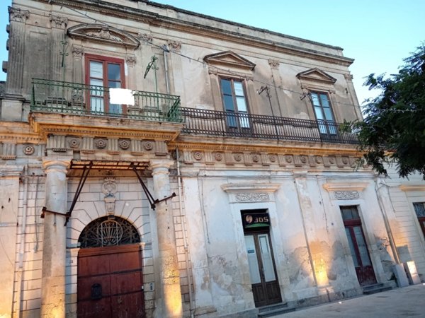 locale commerciale in vendita a Canicattini Bagni