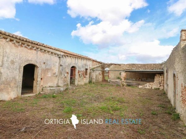casa indipendente in vendita a Canicattini Bagni