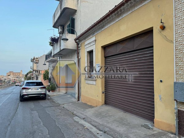 locale di sgombero in vendita a Canicattini Bagni