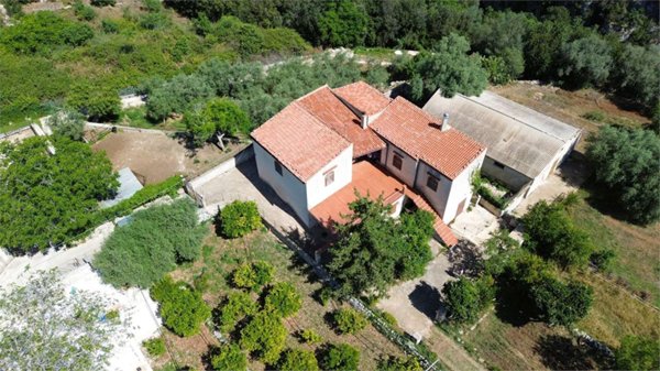 casa indipendente in vendita a Canicattini Bagni