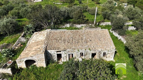 pentavano in vendita a Canicattini Bagni