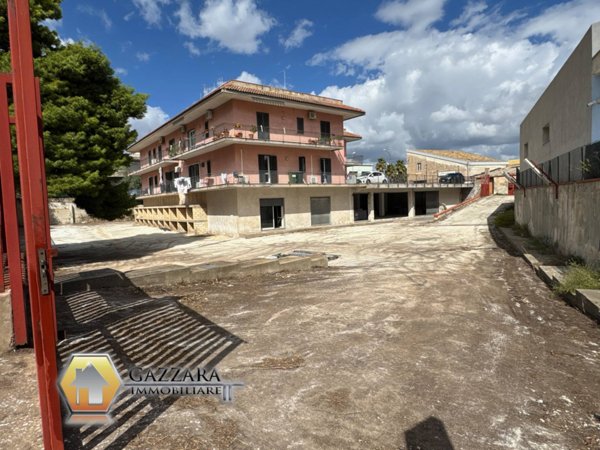 locale commerciale in vendita a Canicattini Bagni