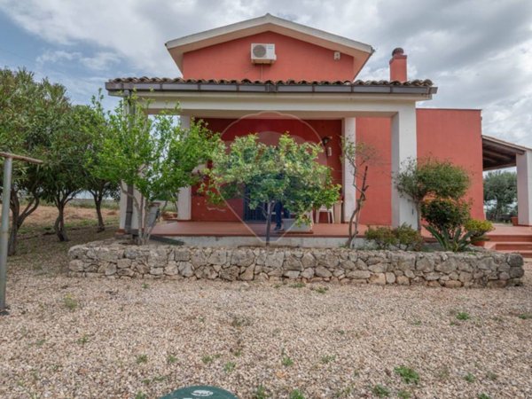 casa indipendente in vendita a Canicattini Bagni