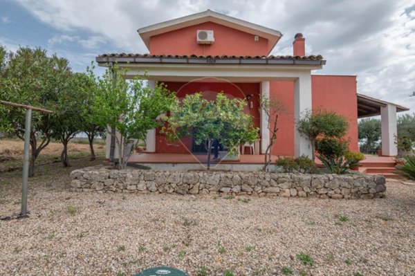 casa indipendente in vendita a Canicattini Bagni