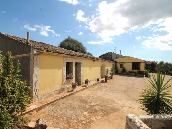 casa indipendente in vendita a Canicattini Bagni
