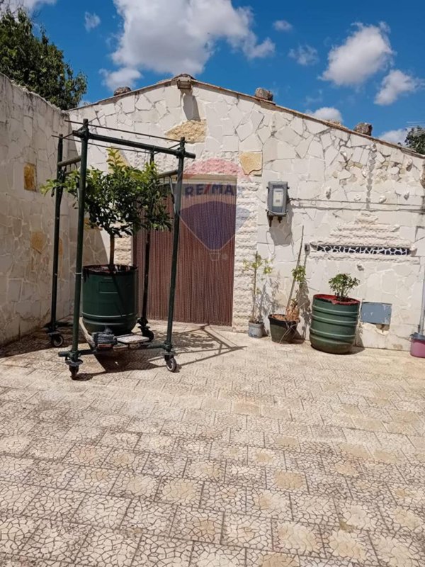 casa indipendente in vendita a Canicattini Bagni