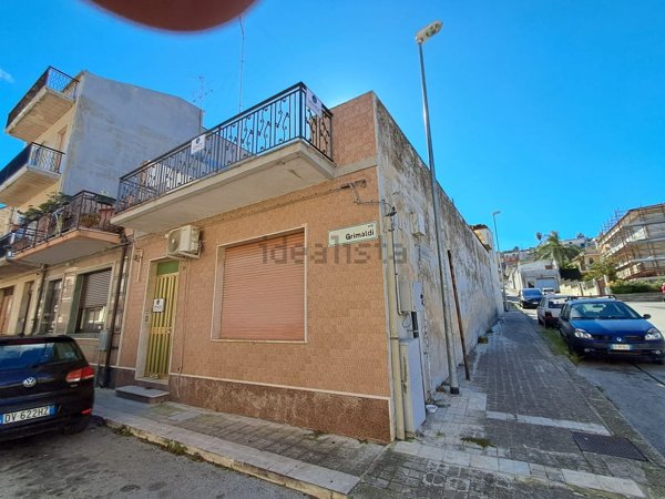 casa indipendente in vendita a Canicattini Bagni